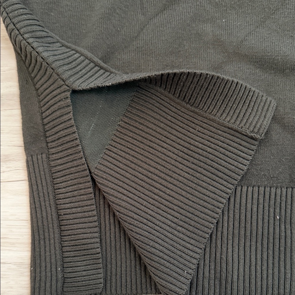 Adrienne Vittadini olive green Knit women’s sweater size M - Picture 6 of 9